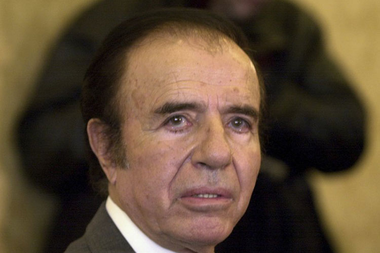 Argentina absuelve a expresidente Menem por contrabando