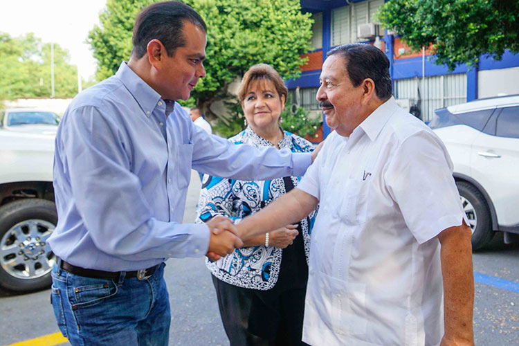 Refrenda Rivas su compromiso de trabajar unido con maestros