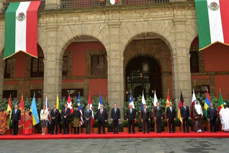 Peña Nieto recibe cartas credenciales de 17 nuevos embajadores