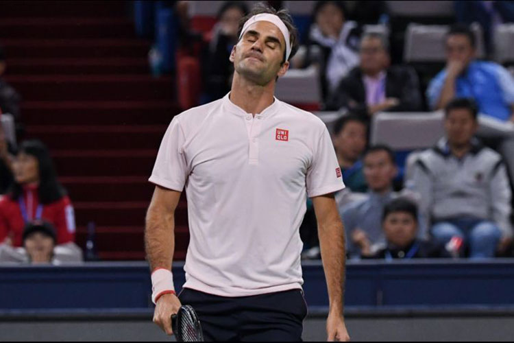 Sufriendo de más, Federer alcanza los octavos de final en Shanghái