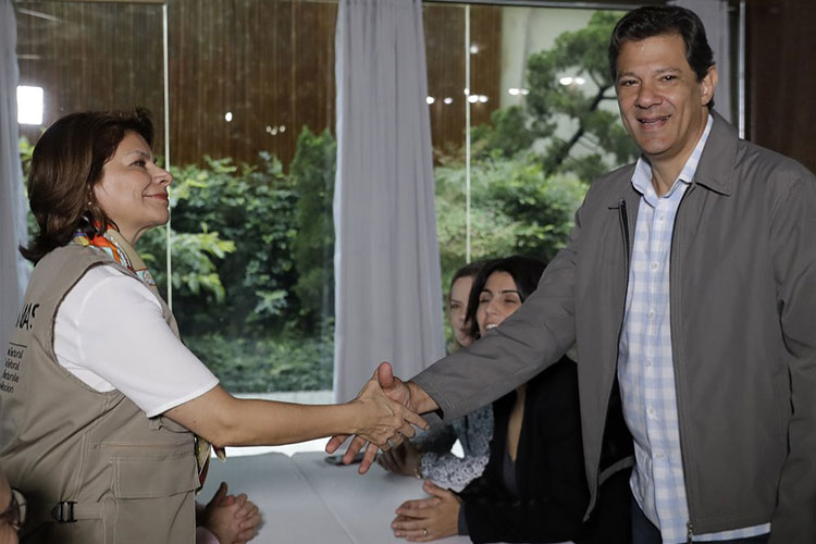 Brasil: Haddad busca el voto de simpatizantes de Lula