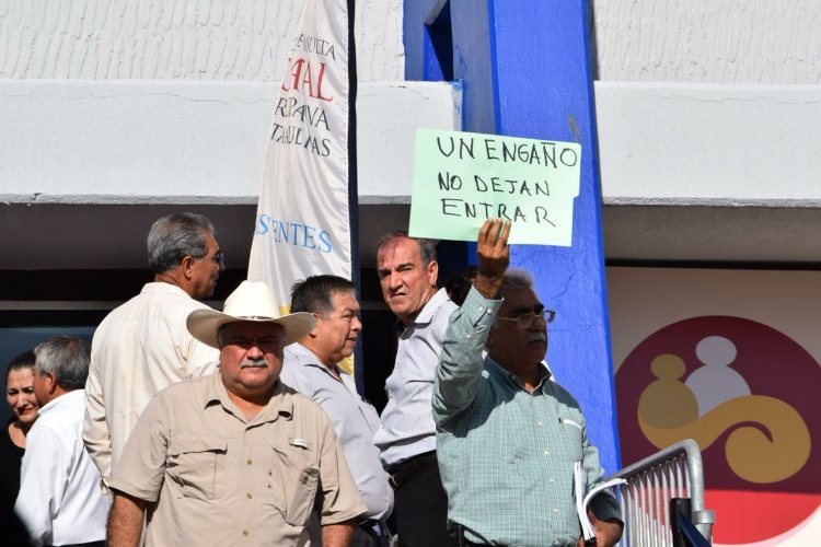 Inicia Foro de Educación con protesta