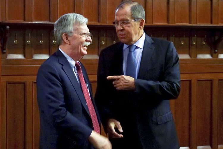 Asesor de Trump habla con ministro de defensa de Rusia
