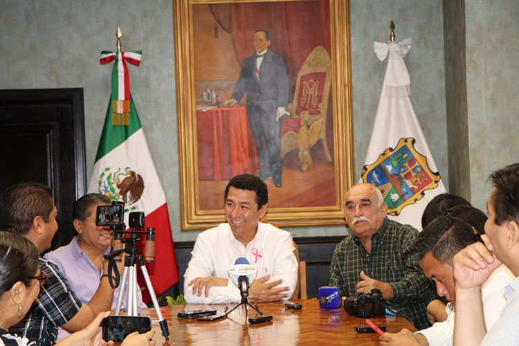 Autoriza Mario López incremento de Becas: De $200 a $600 por alumno
