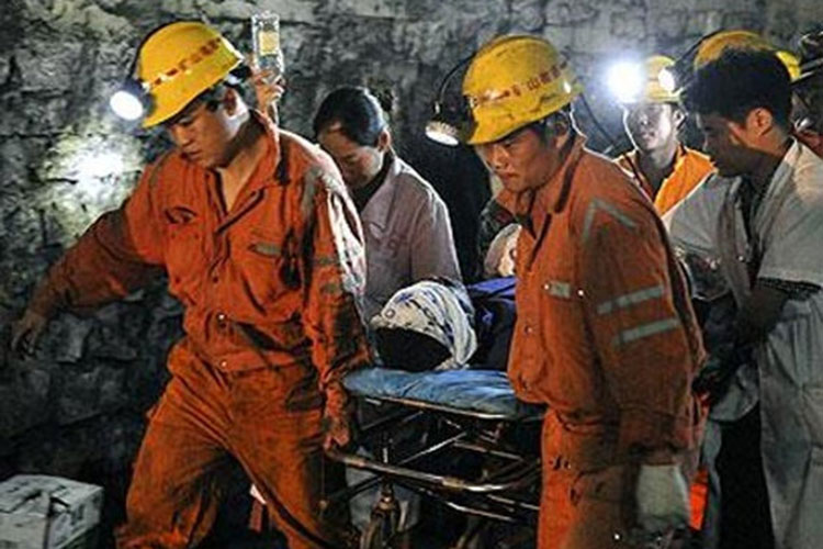 China: Siguen tareas de rescate de mineros atrapados