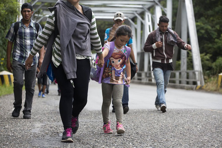 Trump amenaza con cortar ayuda a Honduras por caravana