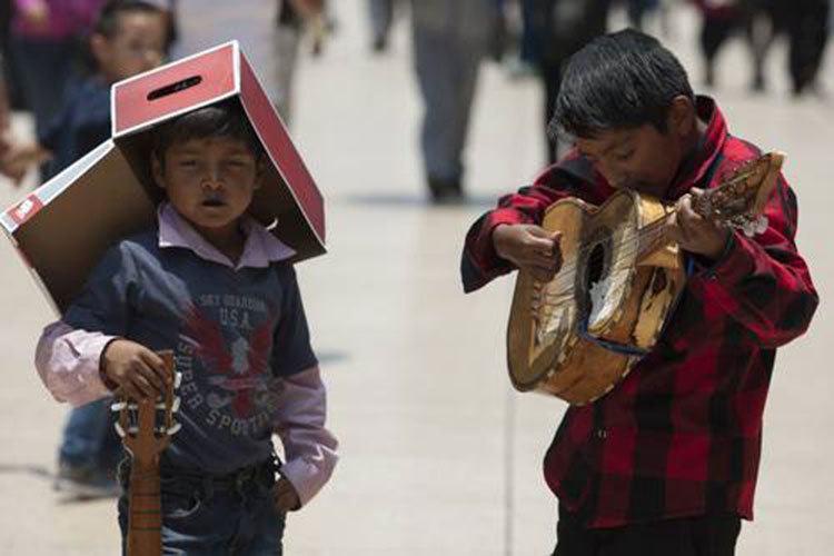 La pobreza infantil  en México sigue  en alto rango