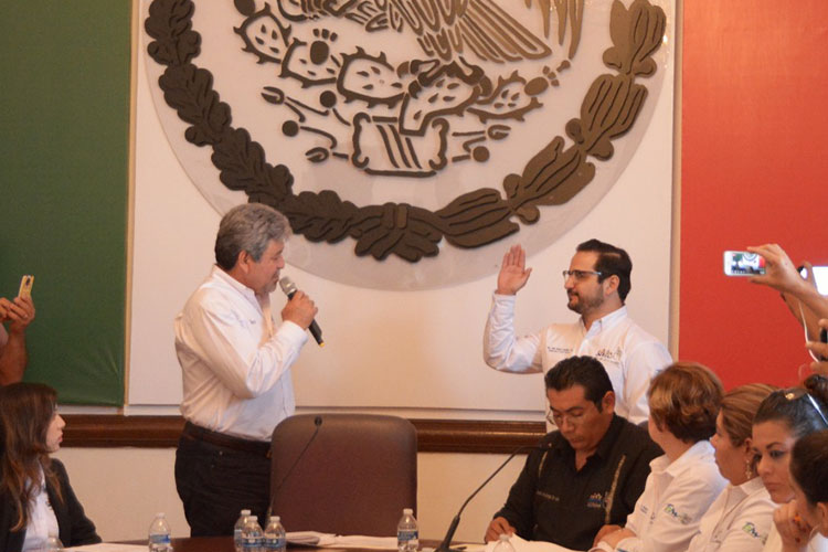 Se va primer Director de Xico