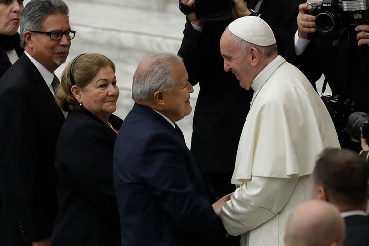 Iglesia salvadoreña pide al Papa beatificar a otro cura asesinado