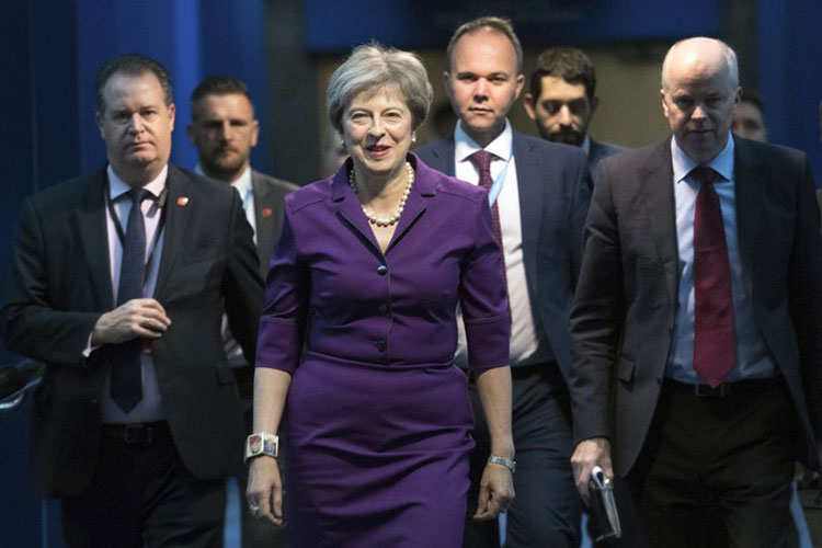May quiere controlar a conservadores tras “tormenta Boris”