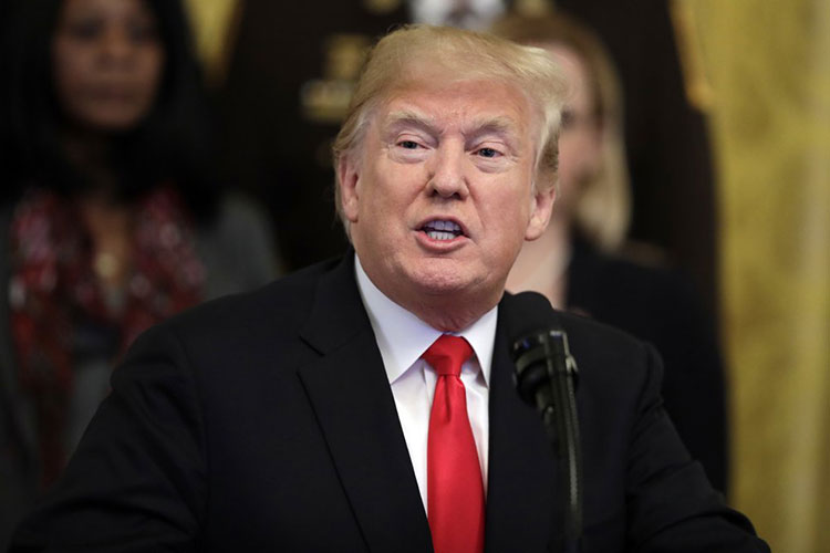 Trump dice que está siendo culpado por correos bomba