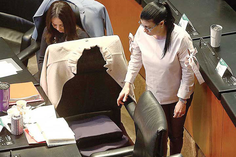 Culpan de renuncias a Legislatura anterior