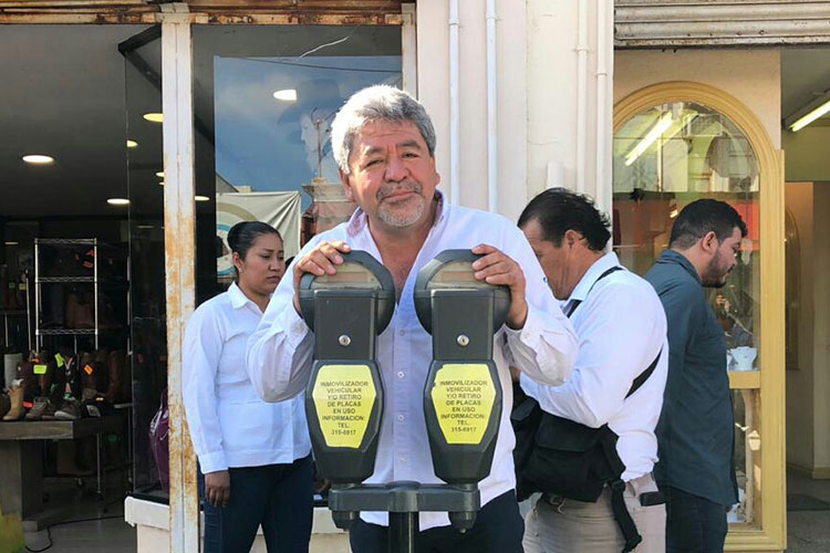 Retirarán parquímetros de calle Hidalgo; Negociarán con Victoria Meters