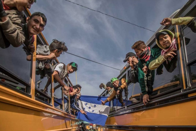 Arriba a Tijuana segundo grupo de caravana migrante