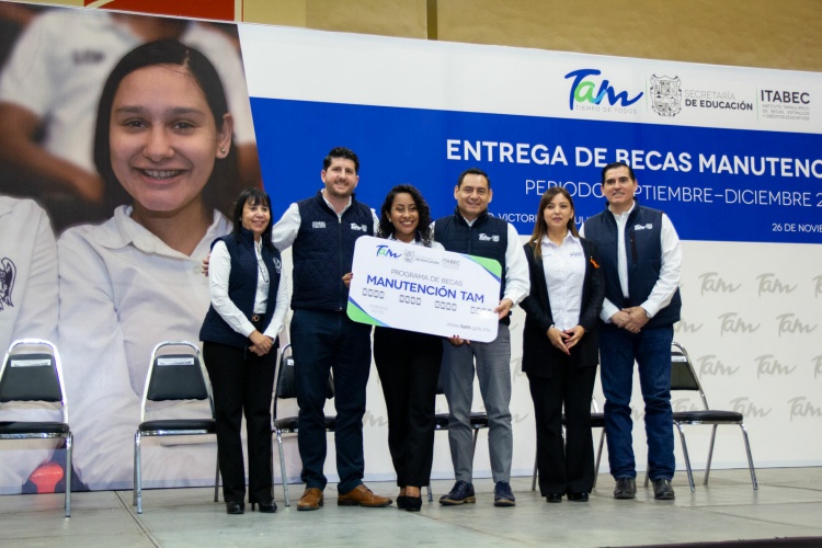 Reciben Becas Manutención Tam estudiantes de la UAT