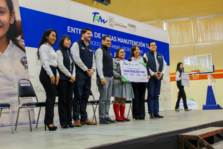 Entrega Gobierno del Estado Becas del Programa Manutención Tam