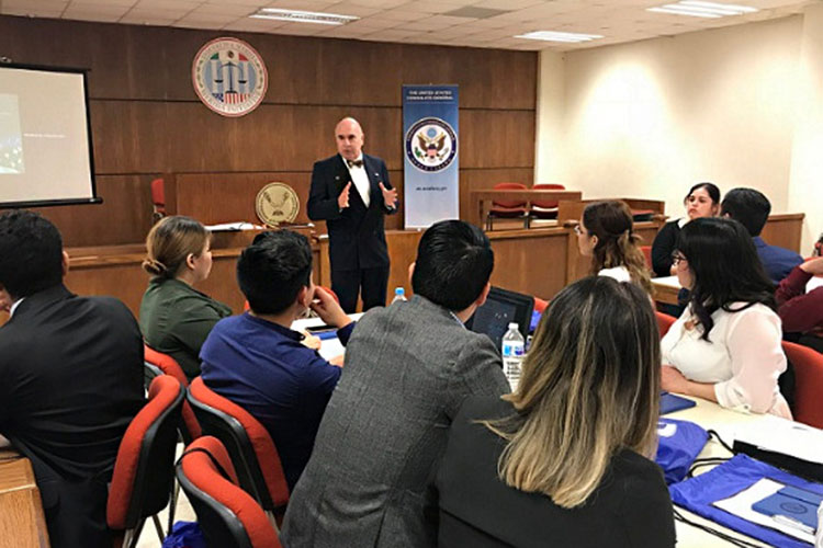Consulado de EU capacita a fiscales de Tamaulipas
