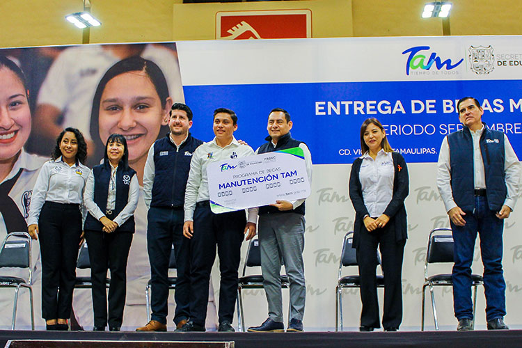 Entrega Gobierno del Estado Becas del Programa Manutención Tam
