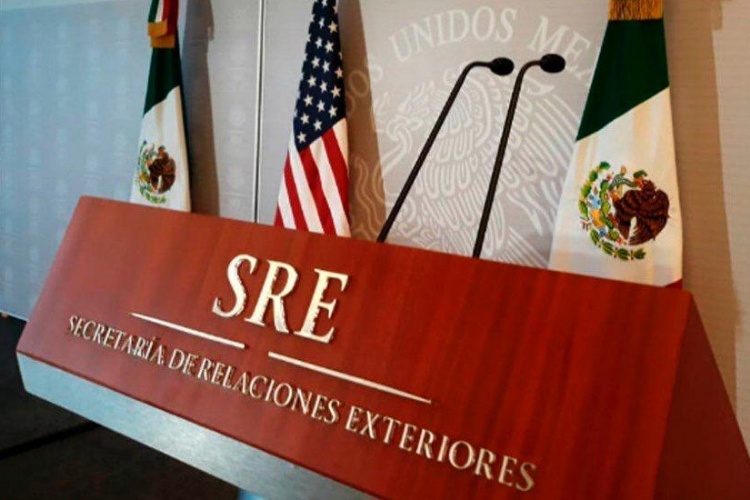 Renuncian 30 Embajadores y Cónsules