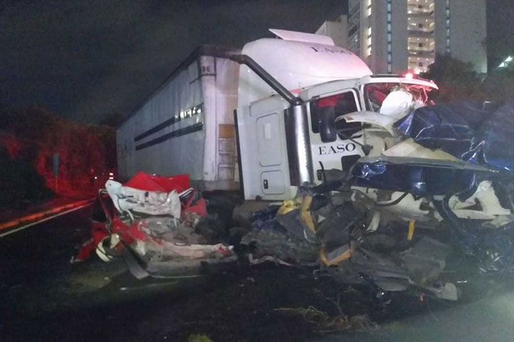 Caos en la autopista México-Toluca por accidente de tráiler; reportan 9 muertos y 20 heridos