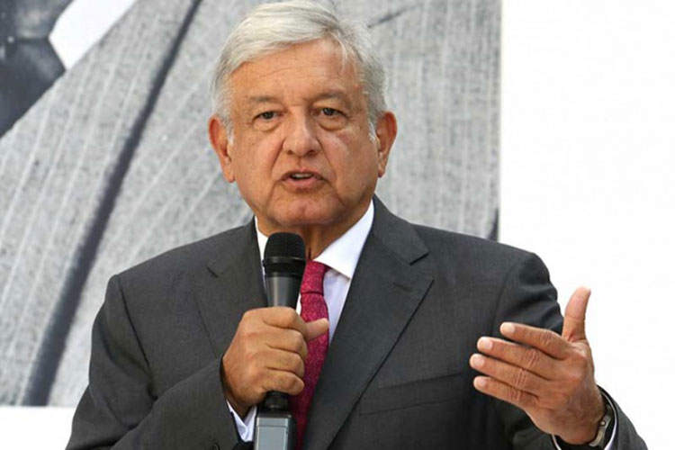Presenta López Obrador convocatoria para Constitución Moral