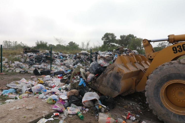 Limpian basurero clandestino; retiran 30 toneladas de basura