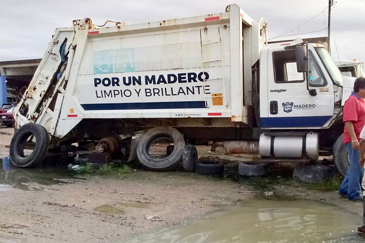 Inservibles camiones de basura adquiridos por la pasada administración