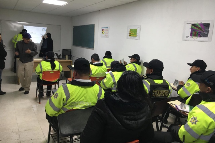 Capacitan a tránsitos para aplicar infracciones
