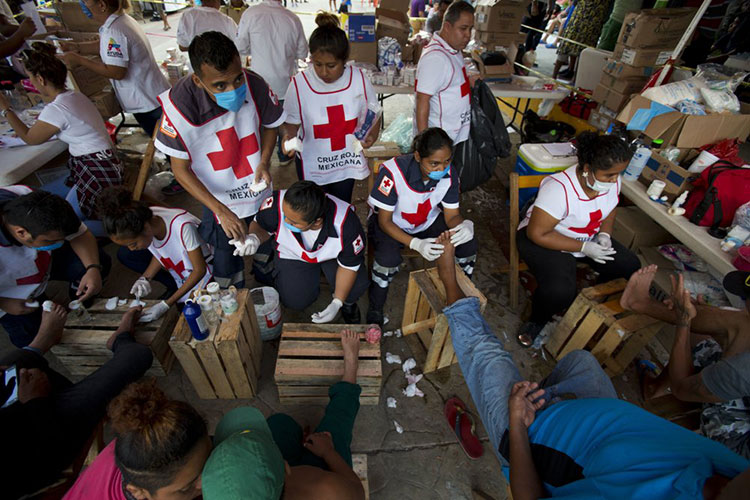 Los pies lastimados, gran desafío para migrantes en México