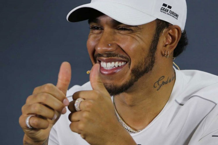 Hamilton consigue la ‘pole’ en Abu Dhabi