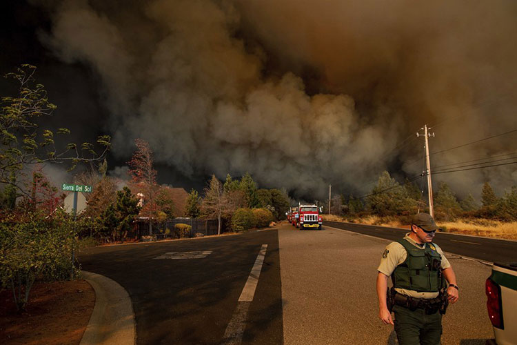Incendio arrasa pueblo Paradise en el norte de California