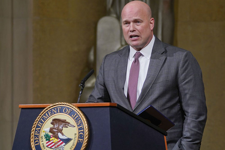 Grupo derechista le pagó casi $1 millón a Whitaker