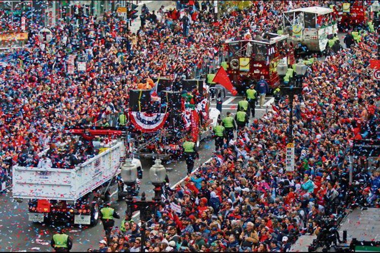 Los Medias Rojas celebran con su afición el título de la Serie Mundial