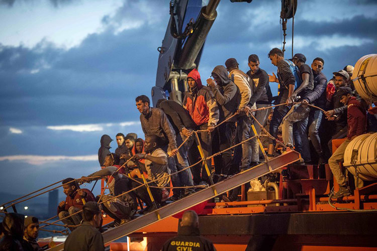 España halla 17 muertos y 100 sobrevivientes en Mediterráneo