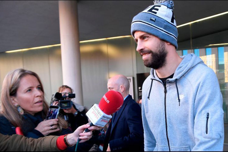 Piqué acepta una multa por violación a reglamento de tránsito