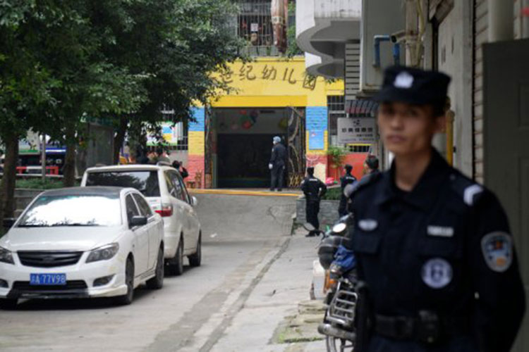 Atropello causa 5 muertos, 18 heridos ante escuela en China