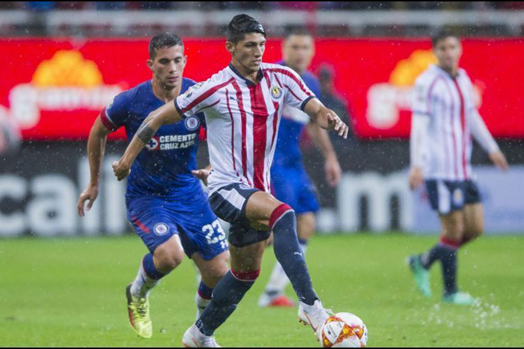 Pulido no se va de Chivas y no hay acuerdo por Marcel: Higuera