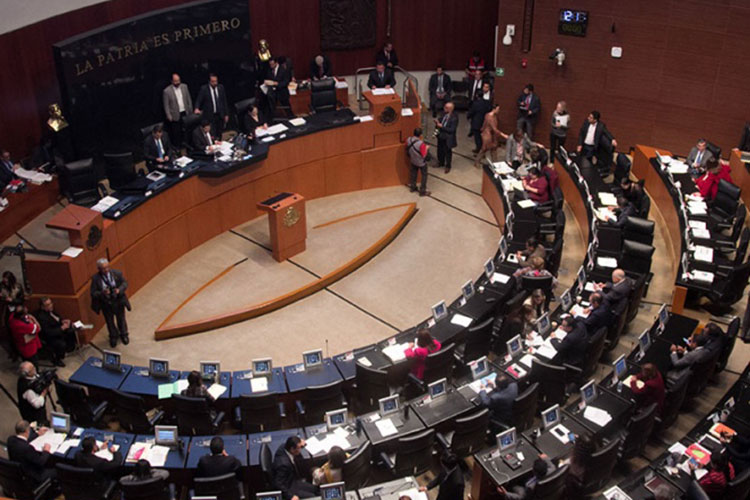 ‘Fast track’, aprueba Senado cambiar orden de colores de banda presidencial