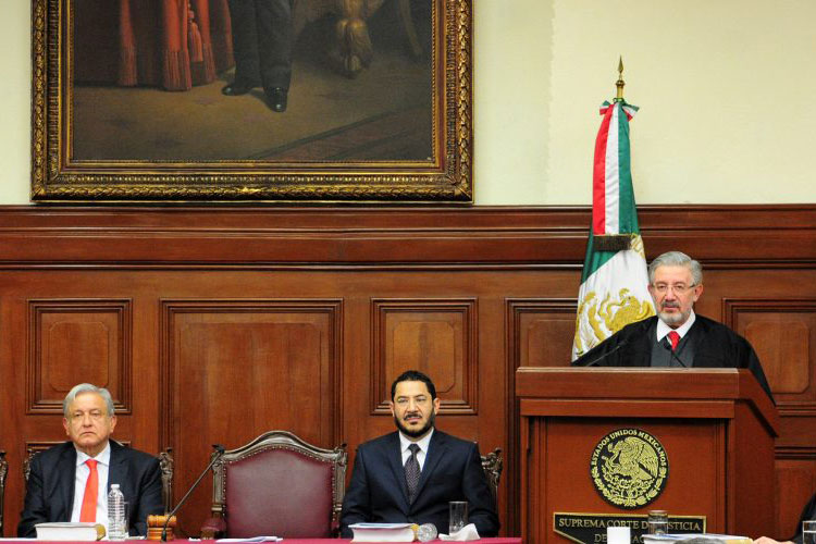 “Nada por la fuerza”: Presidente de la Suprema Corte ante AMLO