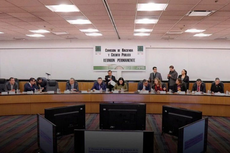 Avanza Ley de Ingresos; va al pleno de Diputados