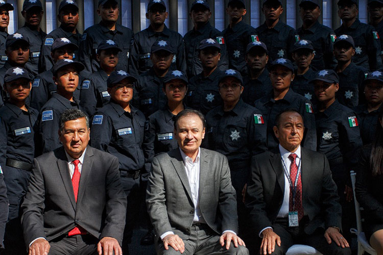 Desplegados, 50 mil agentes policíacos en 150 regiones: Durazo