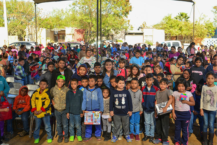 Disfrutan miles de niños el Festival Navideño en fraccionamiento Palmares