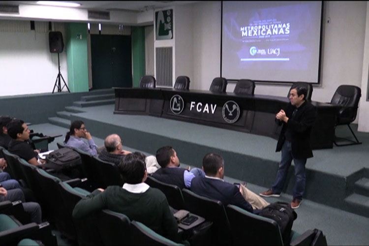 Experto del COLEF dicta conferencias en la UAT