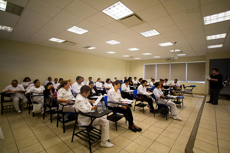 Actualizan a docentes de Enfermería UAT-Victoria
