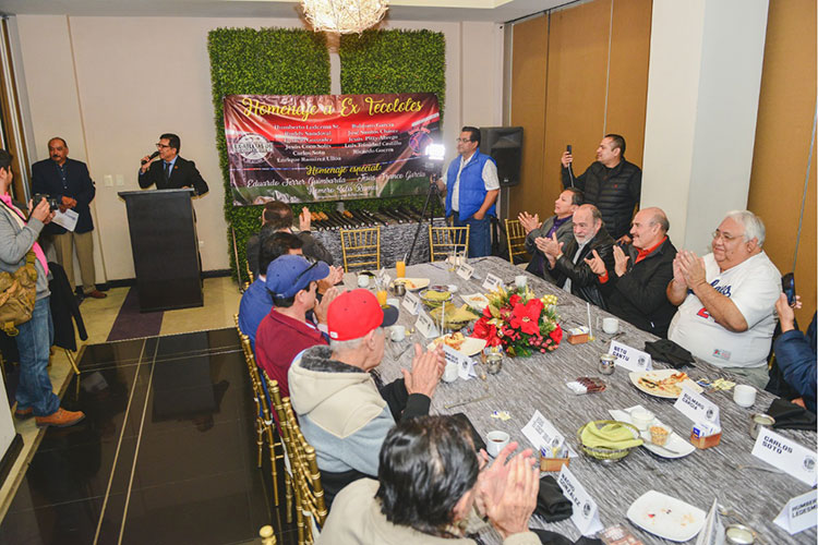 Rinden homenaje a ex Tecolote de NLD
