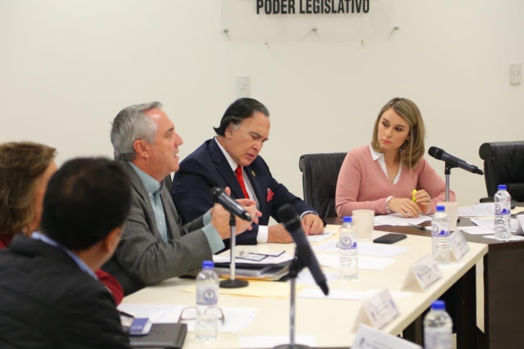Pelean PRI y PAN paternidad por eliminar la tenencia