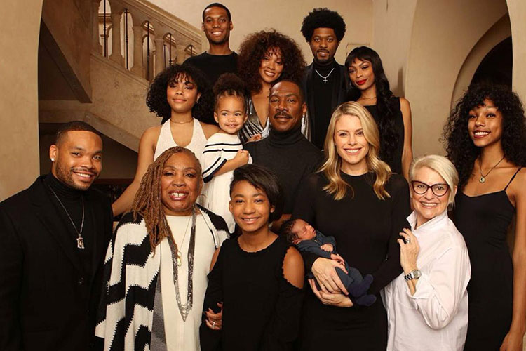 Eddie Murphy presenta a sus 10 hijos