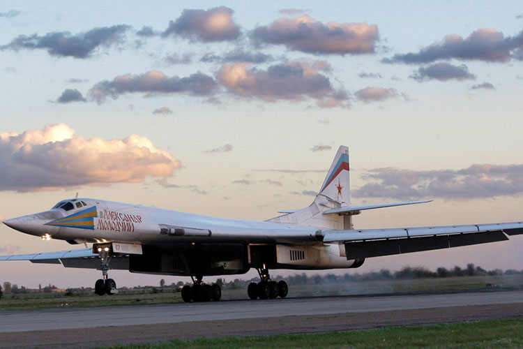 Kremlin rechaza crítica de EEUU por bombarderos en Venezuela