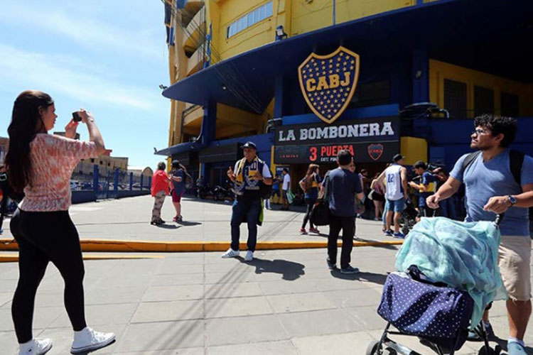 Evacúan la Bombonera por amenaza de bomba