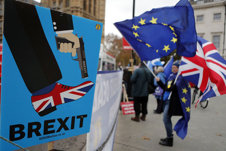 May moviliza a ministros para promover el acuerdo del Brexit